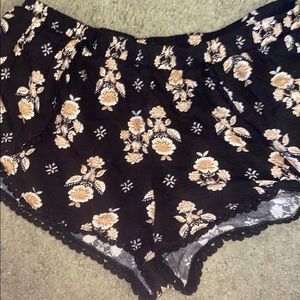 Loose floral shorts